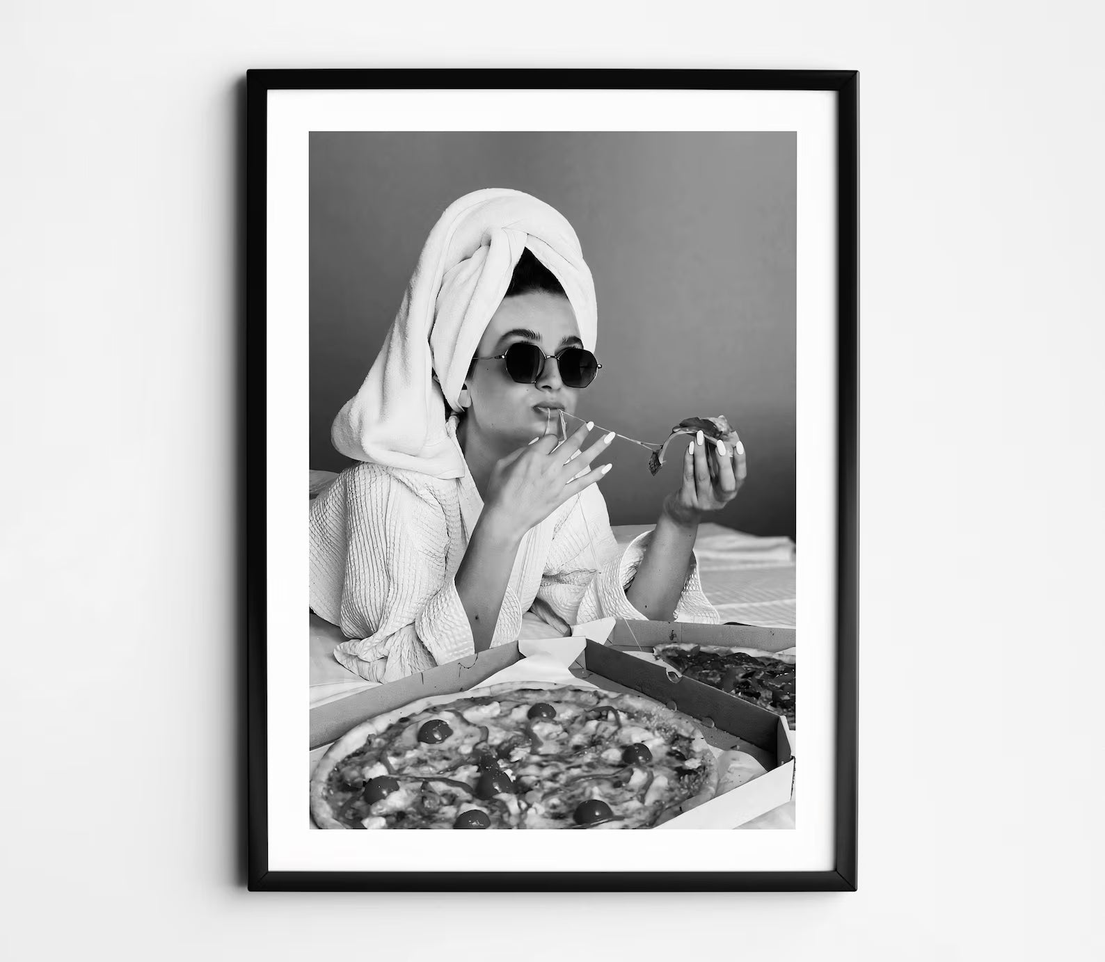 Siyah & Beyaz Pizza Kadın Posteri - Siyah & Beyaz Posterler No.14