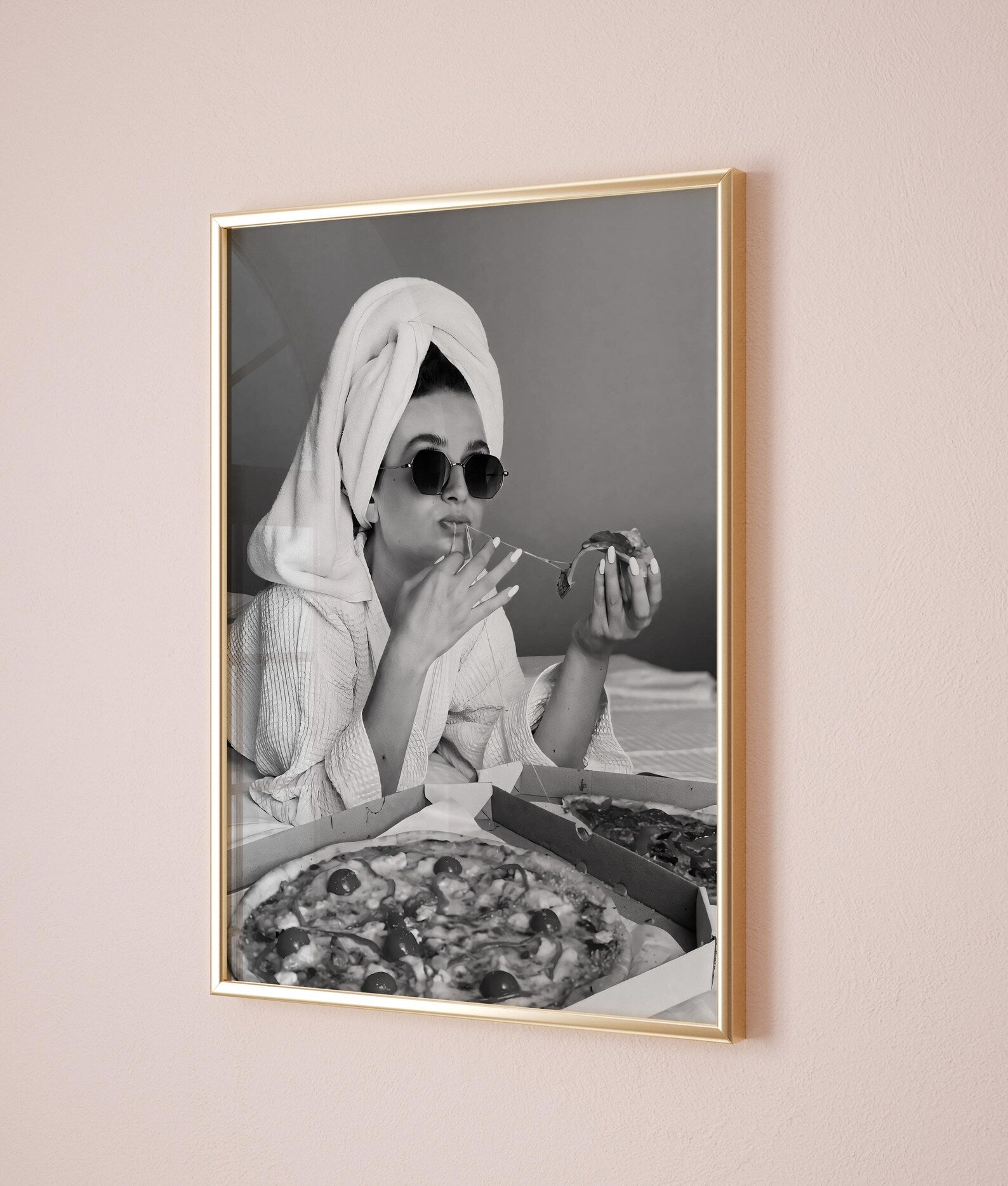 Siyah & Beyaz Pizza Kadın Posteri - Siyah & Beyaz Posterler No.14